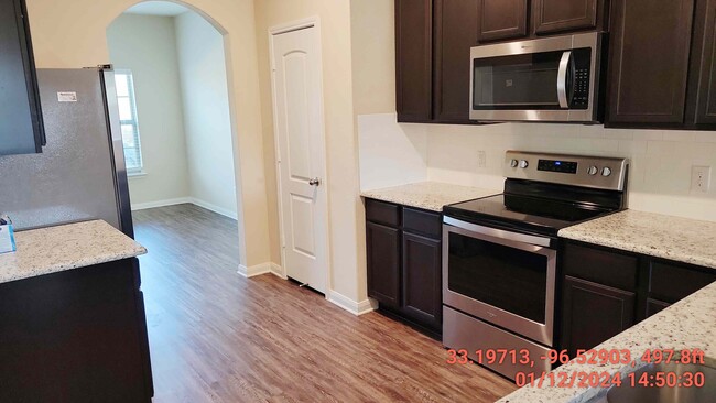 Kitchen connects to dining room - 1513 Chinook St
