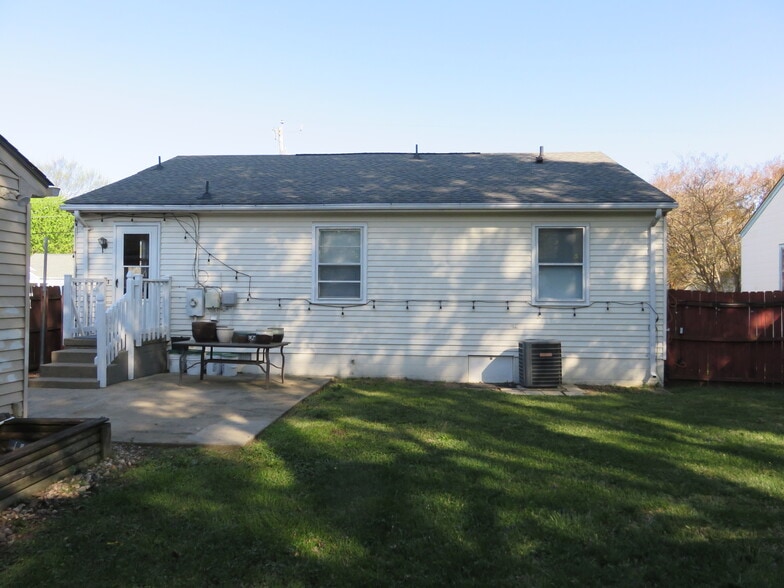 Building Photo - 7 S Daisy Ave