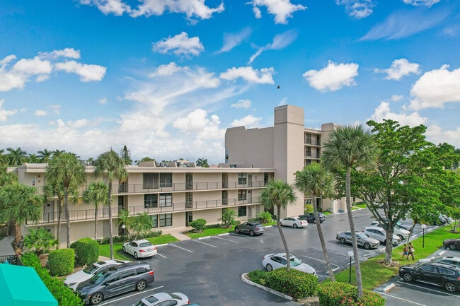 Building Photo - 6 Royal Palm Way