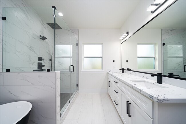 Building Photo - 2429 Parker Rd