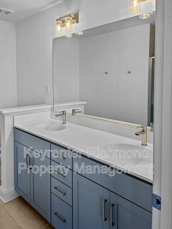 Building Photo - 13801 Randolph Pond Ln