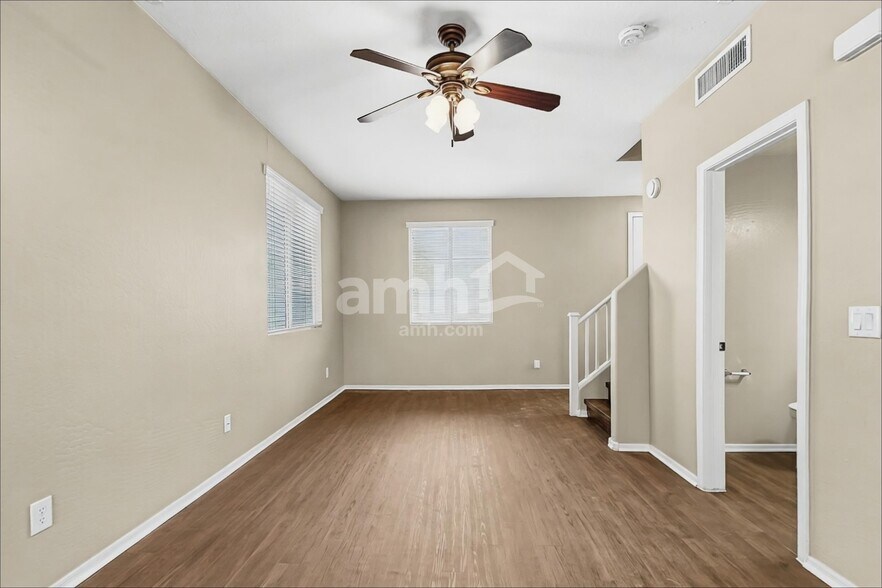 Building Photo - 5332 W Jones Ave