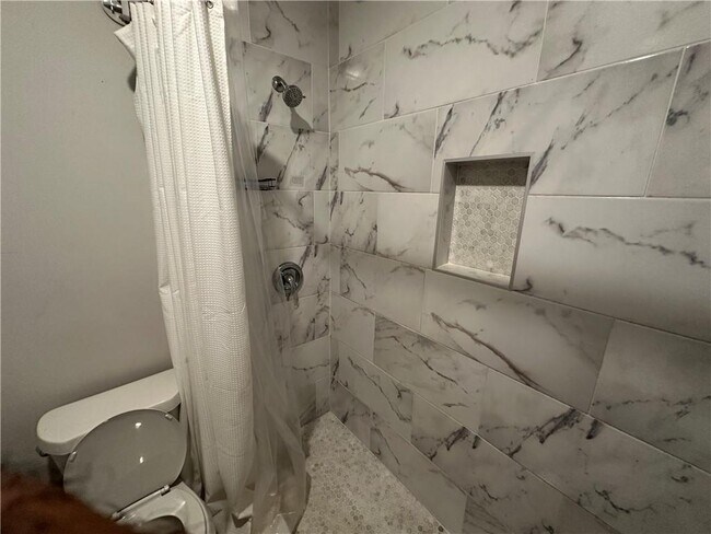 Building Photo - 370 Crestbrook Ln