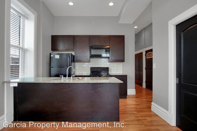 Building Photo - 900-902 Barton St