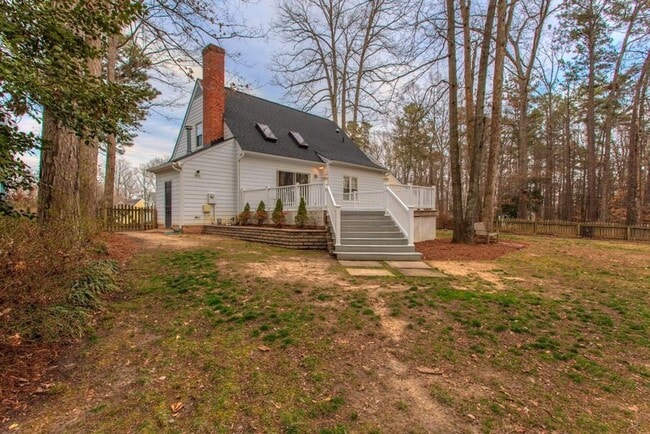 Building Photo - Price Drop on Beautiful 3 Bedroom, 2 Bathr...