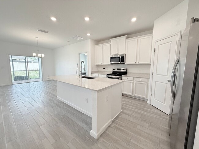 Building Photo - Like New Home In Highland Chase