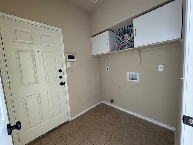 Building Photo - 6801 Modesto Rd