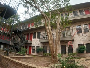 Building Photo - 2216 San Gabriel St