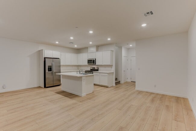 Building Photo - Modern Townhome Living in Henderson’s Historic Water District!