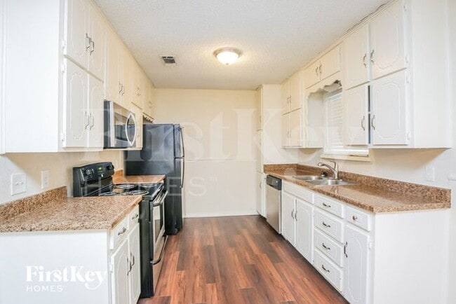 Building Photo - 8513 Crestview Dr