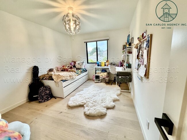 Building Photo - Newly Remodeled Four Bedroom Mission Field...