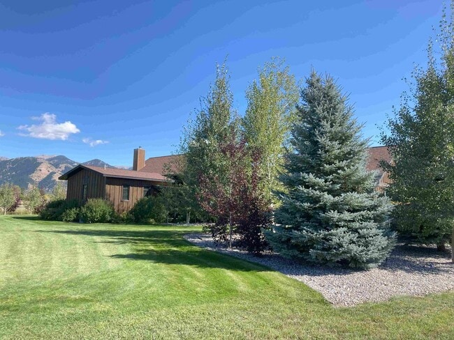 Building Photo - Stunner on Springhill