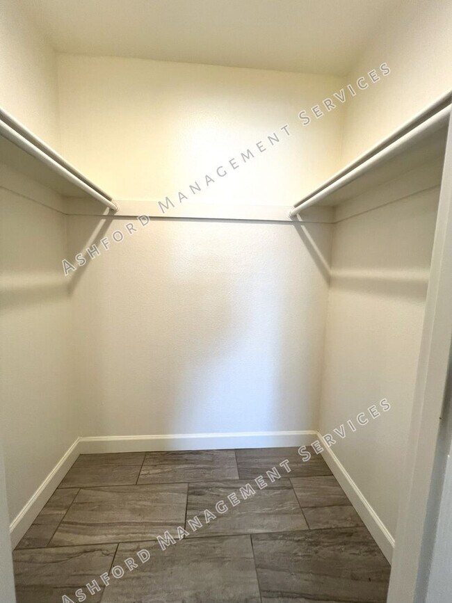 Building Photo - REMODELED 3 BEDROOM 2 BATH GEM WITH DETACH...