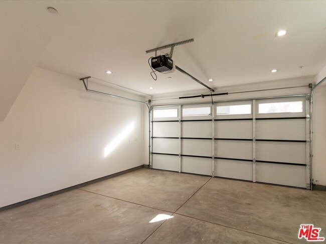 Building Photo - 2815 1/2 Redondo Blvd