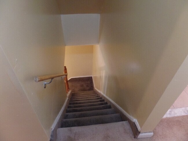 Building Photo - 124 S Walter Ave