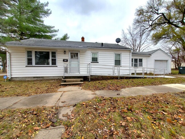 Primary Photo - FOR RENT- Three Bed on Anita St near Allen...