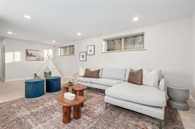 Building Photo - 3090 S Franklin St