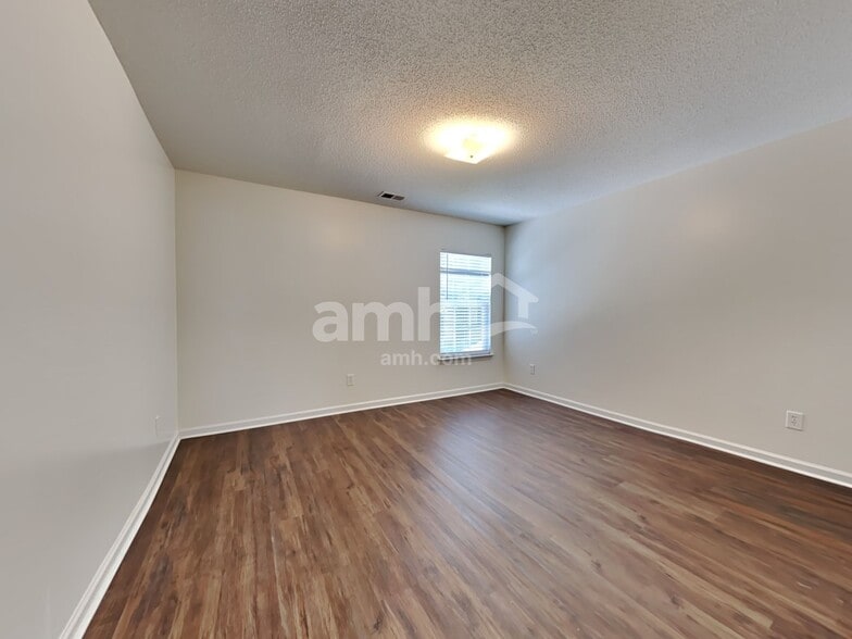 Building Photo - 425 Green Park Ln