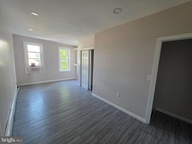 Building Photo - 305 Lafayette Ave