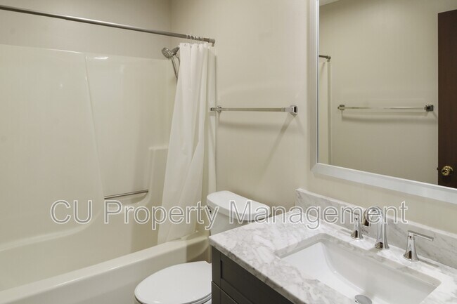 Building Photo - 2409 Heritage Dr