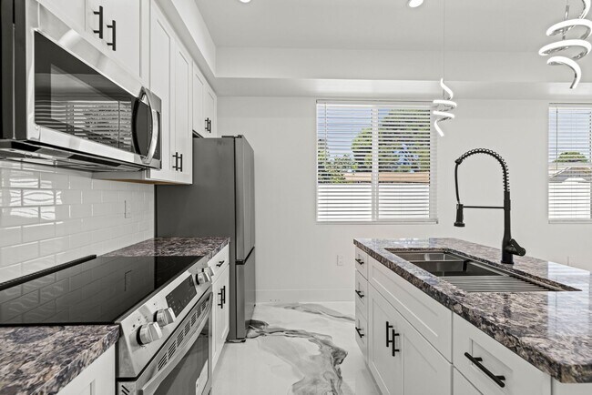 Building Photo - 15209 Cohasset St