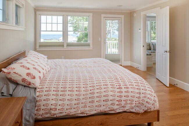 Building Photo - 2 Oak Knoll Rd