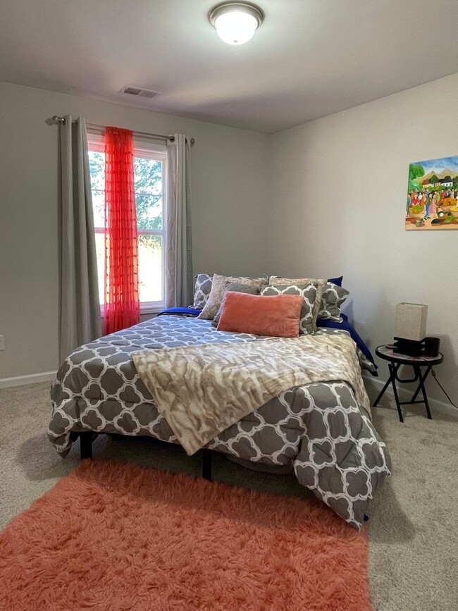 Building Photo - Highland Park - Easley - Furnished or Unfu...