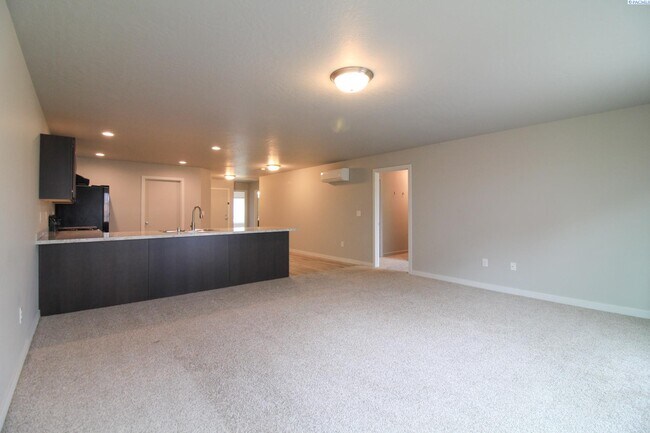 Building Photo - 3 Bed/2 Bath Duplex in Pasco
