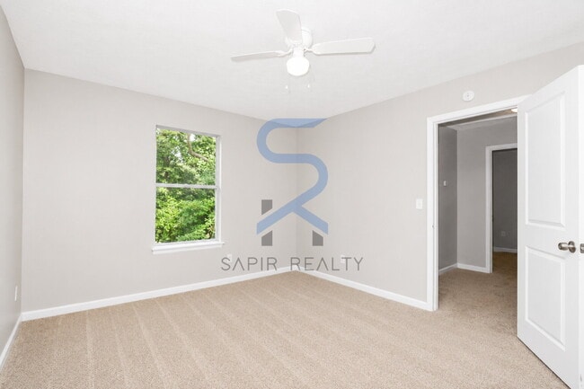 Building Photo - Spacious & Inviting – 3BR Home in a Serene Decatur Neighborhood