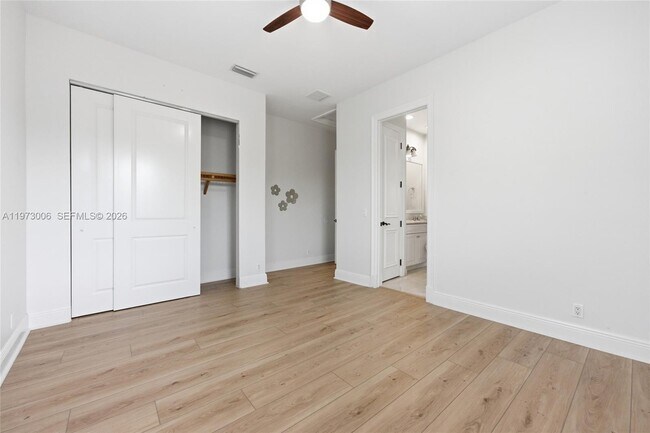 Building Photo - 9564 Exbury Ct