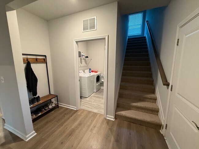 Building Photo - 3 Bedroom Single Family Home in Whitsett