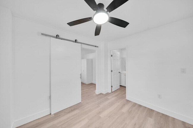 Building Photo - 128 Eucalyptus Ct