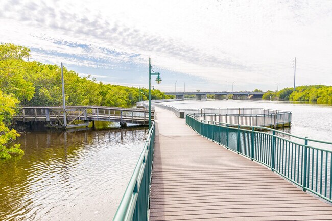 Building Photo - 156 SW Peacock Blvd