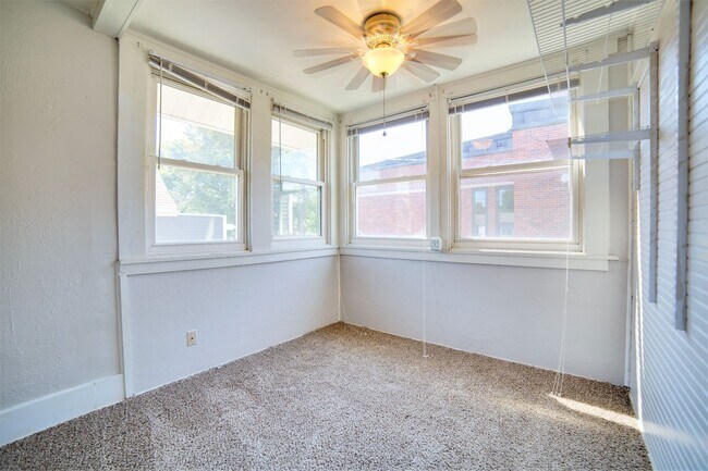 Building Photo - Knapp Duplex (2408/2410)