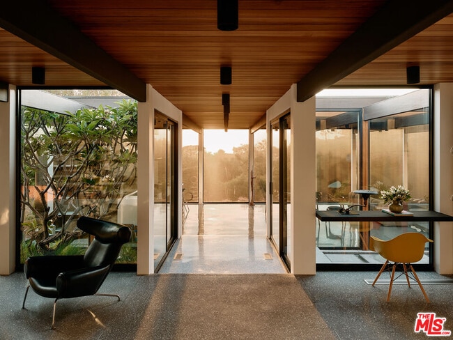 Building Photo - 5637 Busch Dr