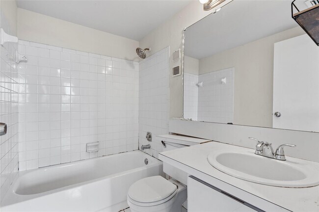 Building Photo - 8429 Forest Hills Dr