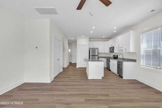 Building Photo - 7008 Crew Dr