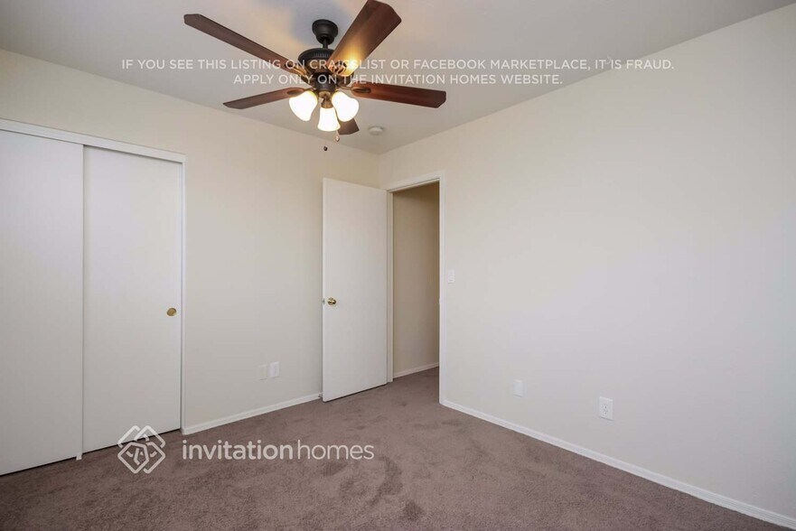 Building Photo - 6887 W Via Del Sol Dr