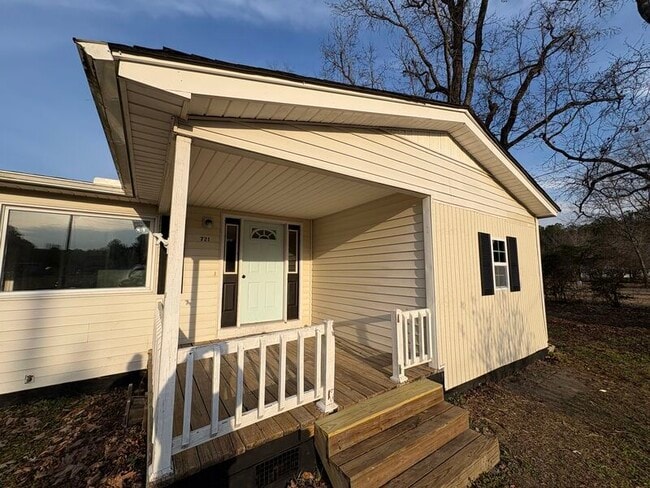 Building Photo - 721 Litchfield Ln