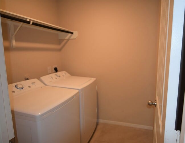 Building Photo - 3042 Village Creek Dr