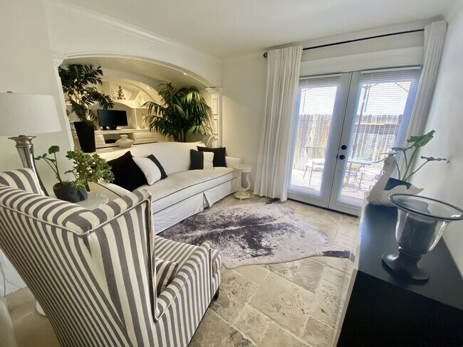 Building Photo - Camarillo- Stylish One Bedroom off Main House