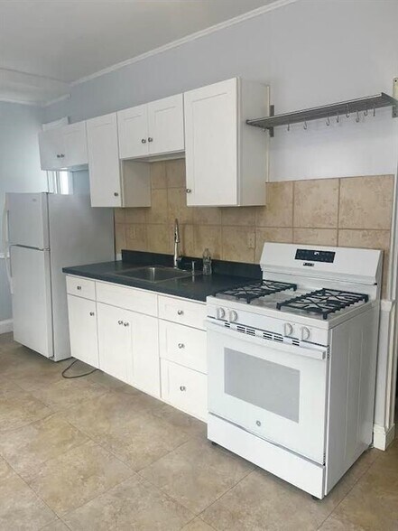 Building Photo - 9 Sherman St