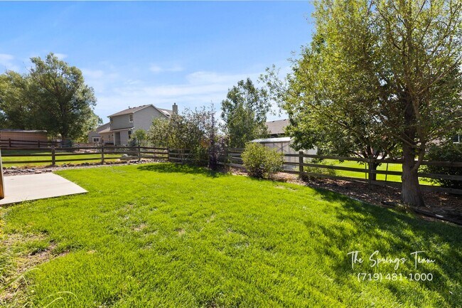 Building Photo - Spacious Ranch-Style 5-Bedroom in The Heig...