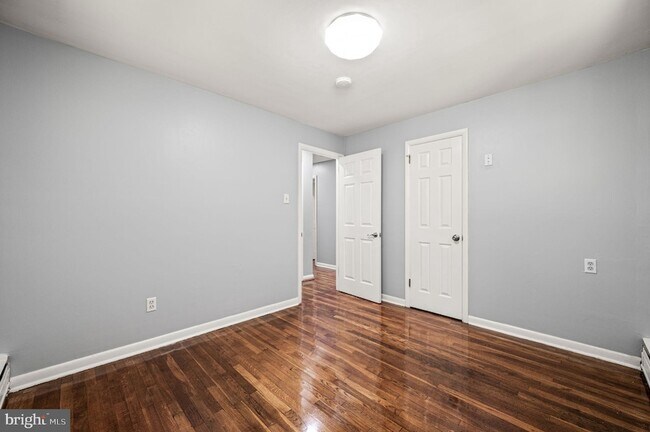 Building Photo - 25 Pennsbury Way E