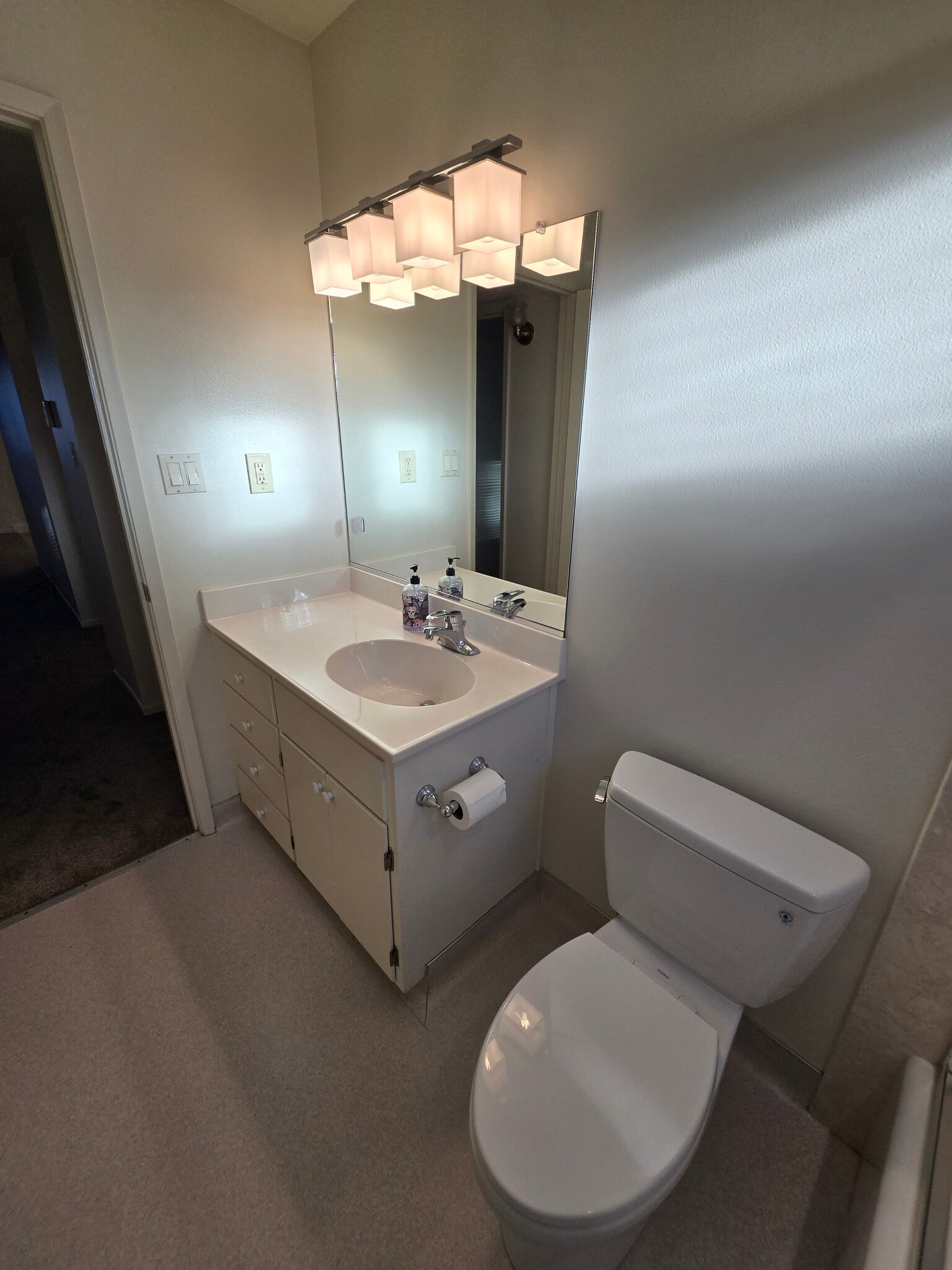 Building Photo - 1751 Ross Cir