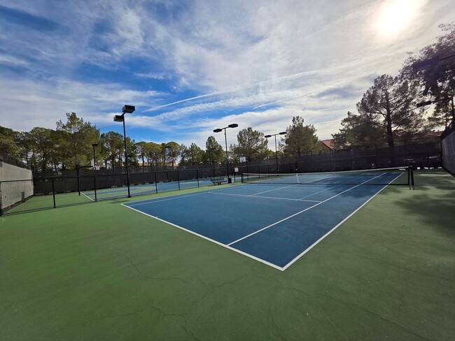 Building Photo - Immaculate Guard-Gated First-Floor Condo!