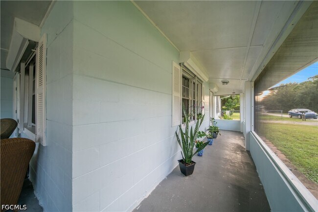 Building Photo - 77 Glenmont Dr W