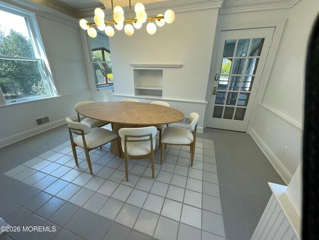 Building Photo - 211 Cedar Ave