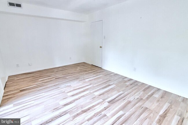 Building Photo - 1580 Moorings Dr