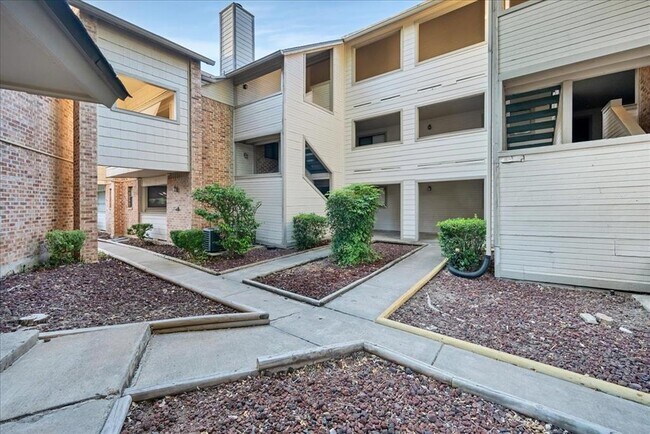 Building Photo - 2500 Burleson Rd